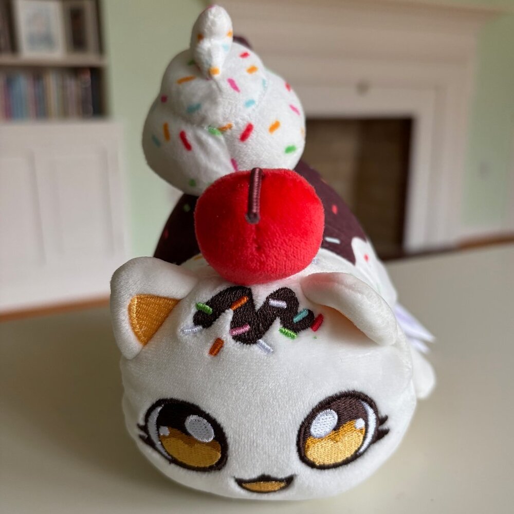 Aphmau MeeMeow Vanilla Ice Cream Cats 6" Plush - Good cond